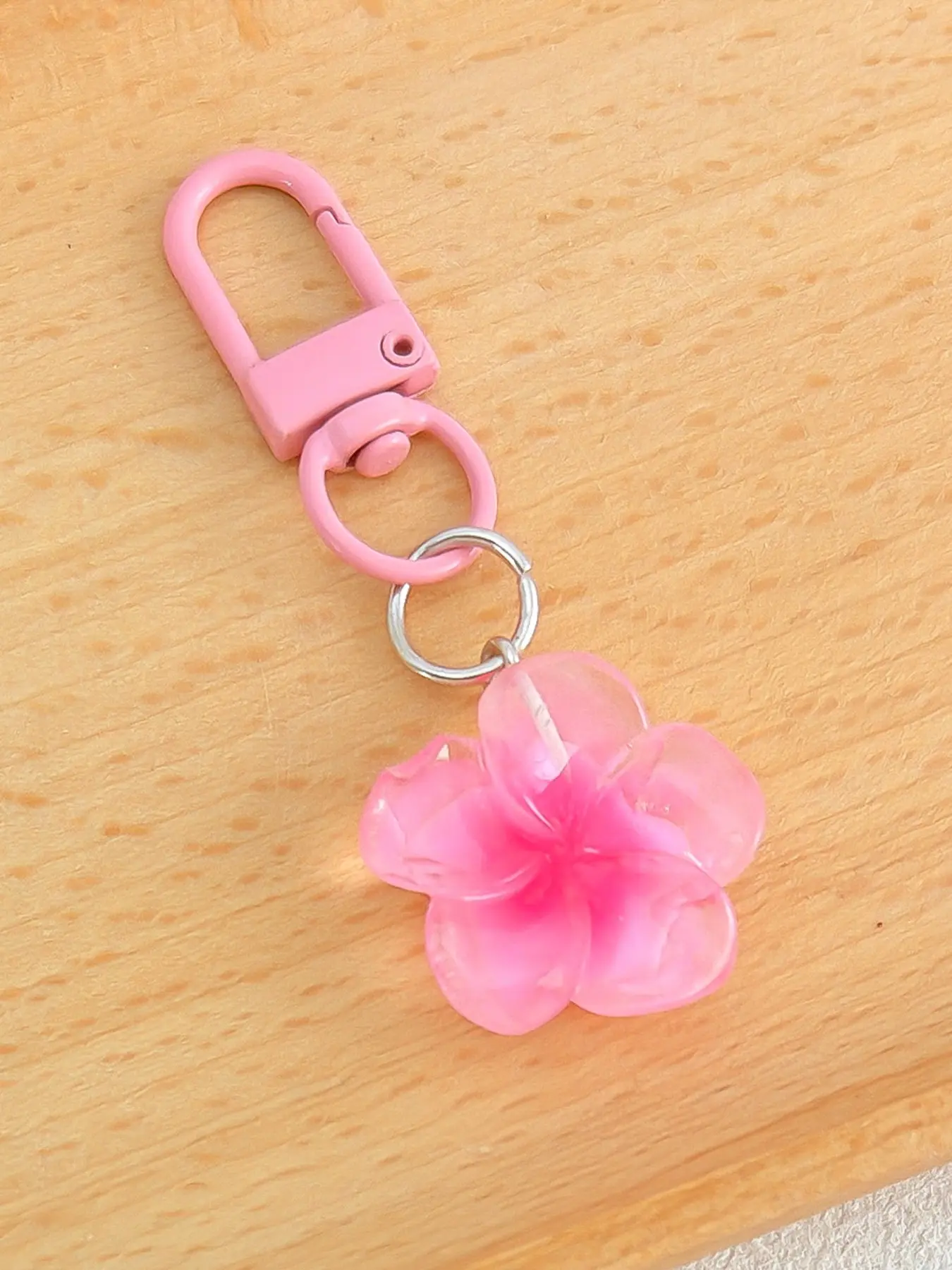 Cute Transparent Gradient Lotus Keychain, Perfect for Students, Ideal for Backpacks and Earphones, Stylish Accessory for Daily Use