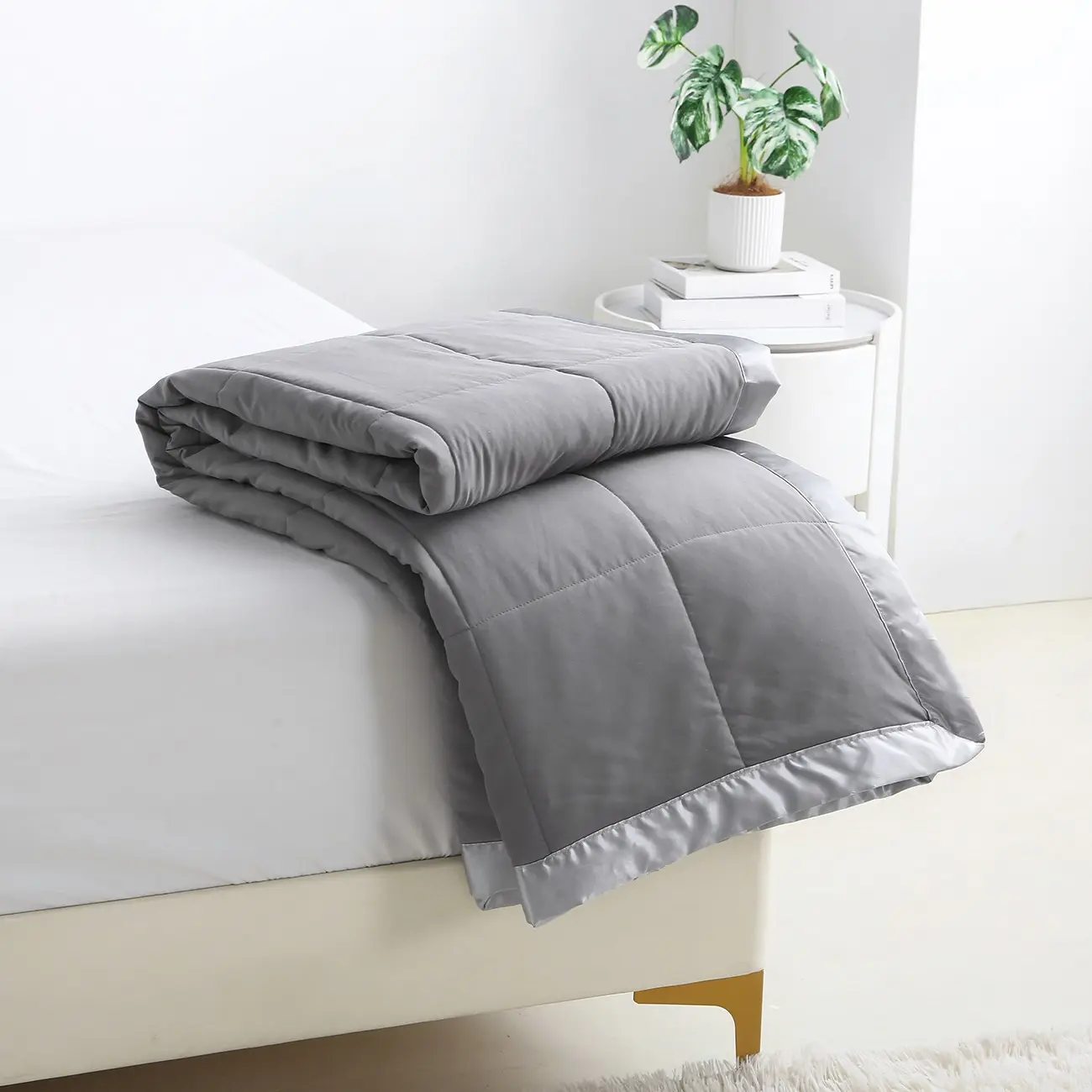 Breathable Down Alternative Comforter for Hot Sleepers, Soft Lightweight Summer Throw Blanket with Satin Trim, Suitable for Bed Sofa Use, Breathable Cozy Blanket