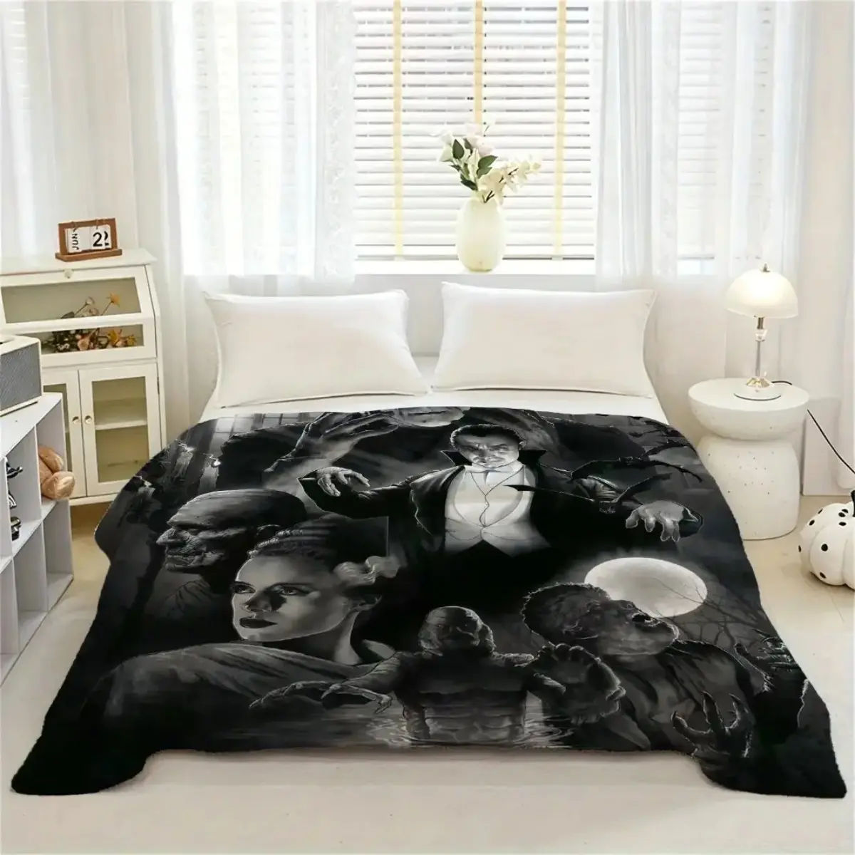 Universal Monsters Inspired Flannel Blanket, Frankenstein Dracula Horror Character Throw, Super Soft Cozy Plush Fleece Blanket, Halloween Movie Night Decor Gift