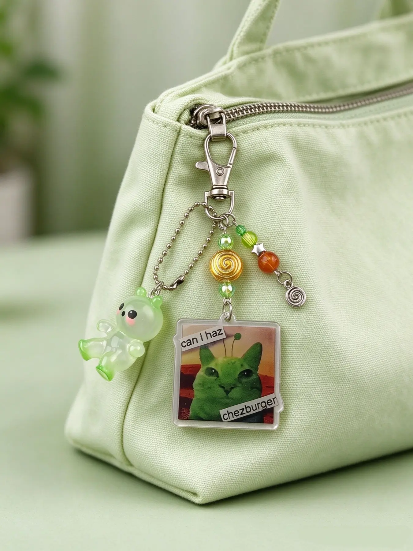 Funny Alien Keychain, Y2K Style Design, Unique and Fun, Ideal Gift or Collection, Casual Fashion Keychain, Fashion Accessory, Chain Print, All Seasons