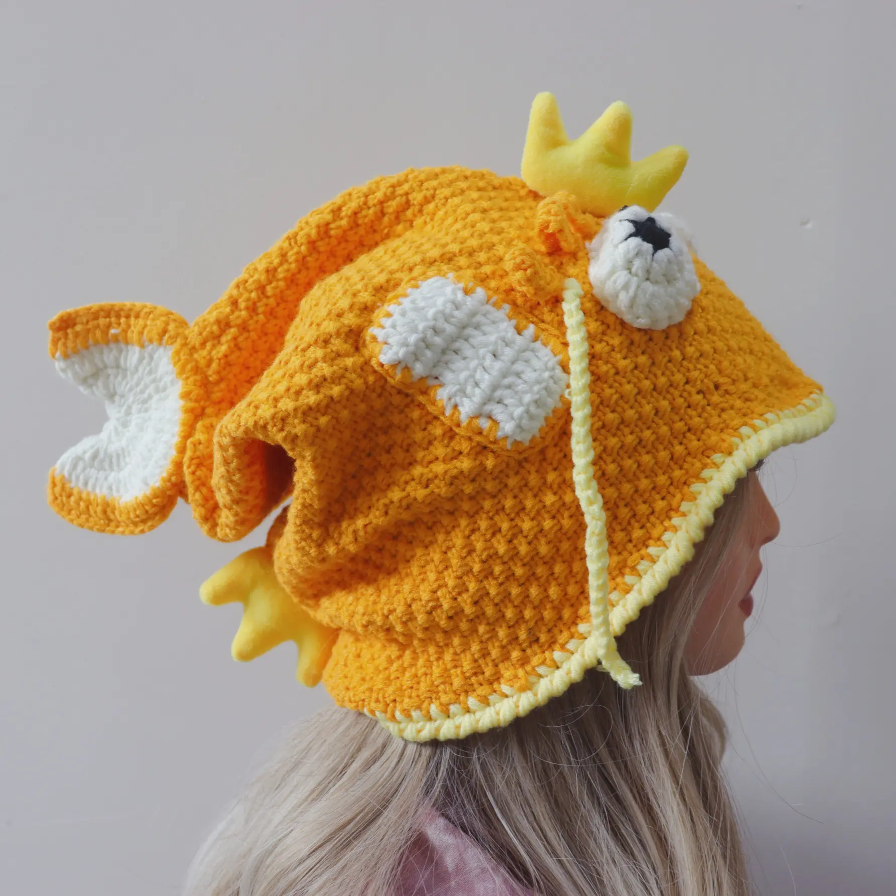 Cute 3D Goldfish Shape Crochet Knit Hat, Funny Cartoon Fish Warm Beanie Hat, Handmade Knitted Winter Headwear for Party Cosplay Daily Wear