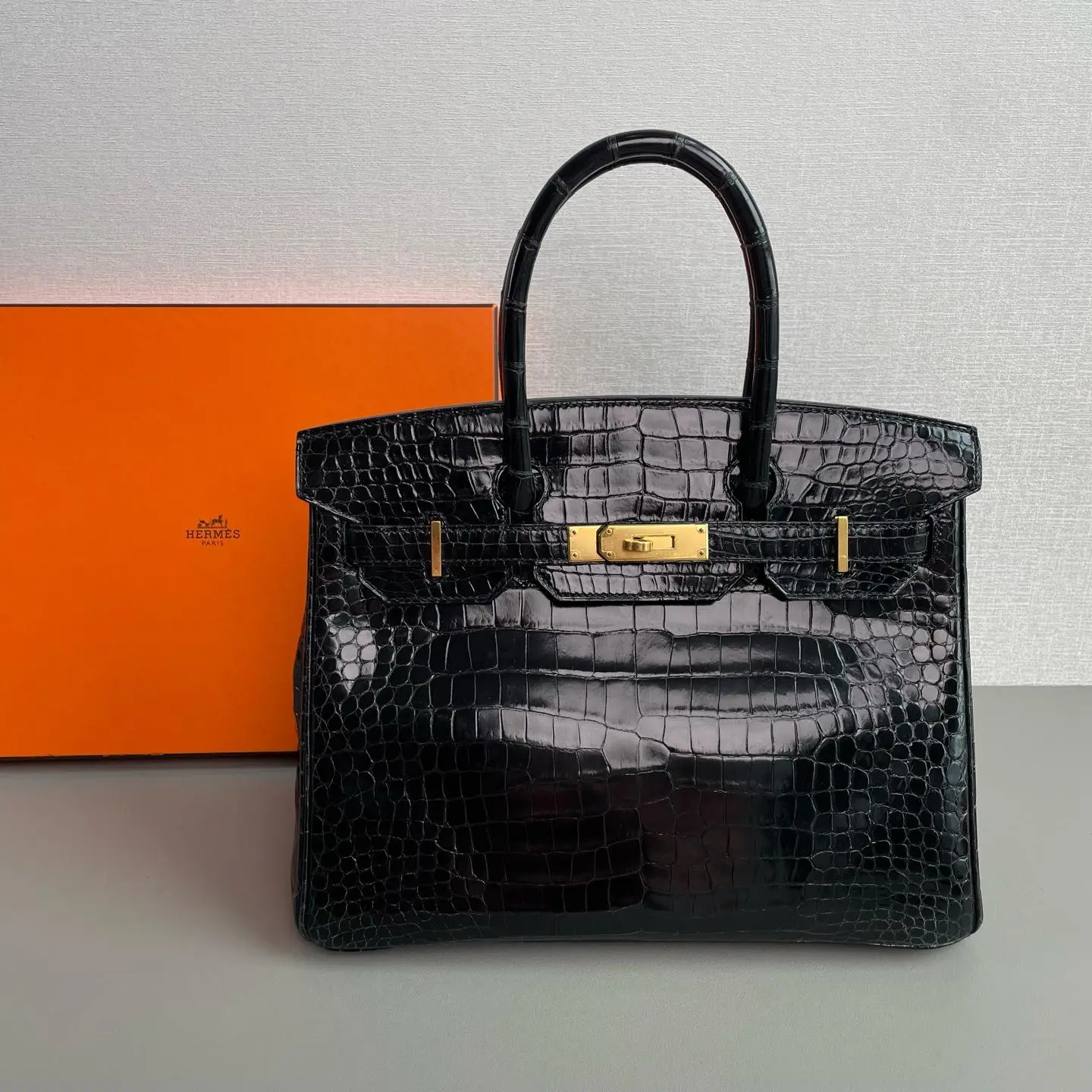 Pre-owned Hermes 2014 Black Shiny Birkin 30 with Gold Hardware