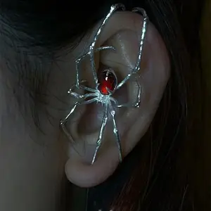 Gothic Spider Ear Cuff, Creative Punk Jewelry, Unisex Halloween Party Accessory, Bold and Unique Earring Design, Perfect for Trendy