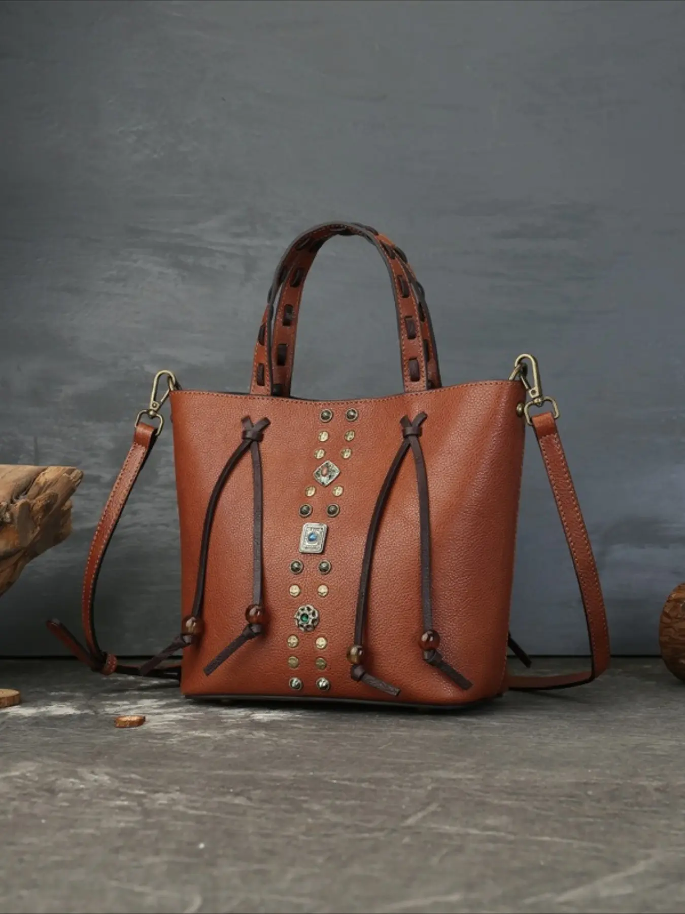 First layer vegetable tanned cowhide woven handbag 2025 new leather women's bag retro contrasting color rivet bucket bag