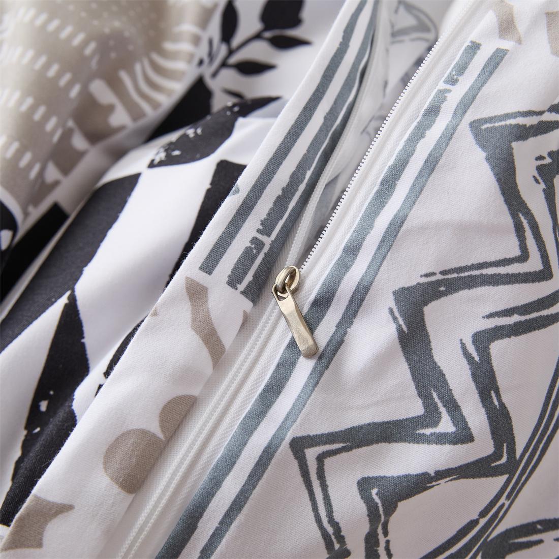 【DailyNap】Multi-size 3-piece quilt set, reversible patchwork quilted bedspread, lightweight floral real patchwork design, suitable for all seasons, includes pillowcases with zipper closure.