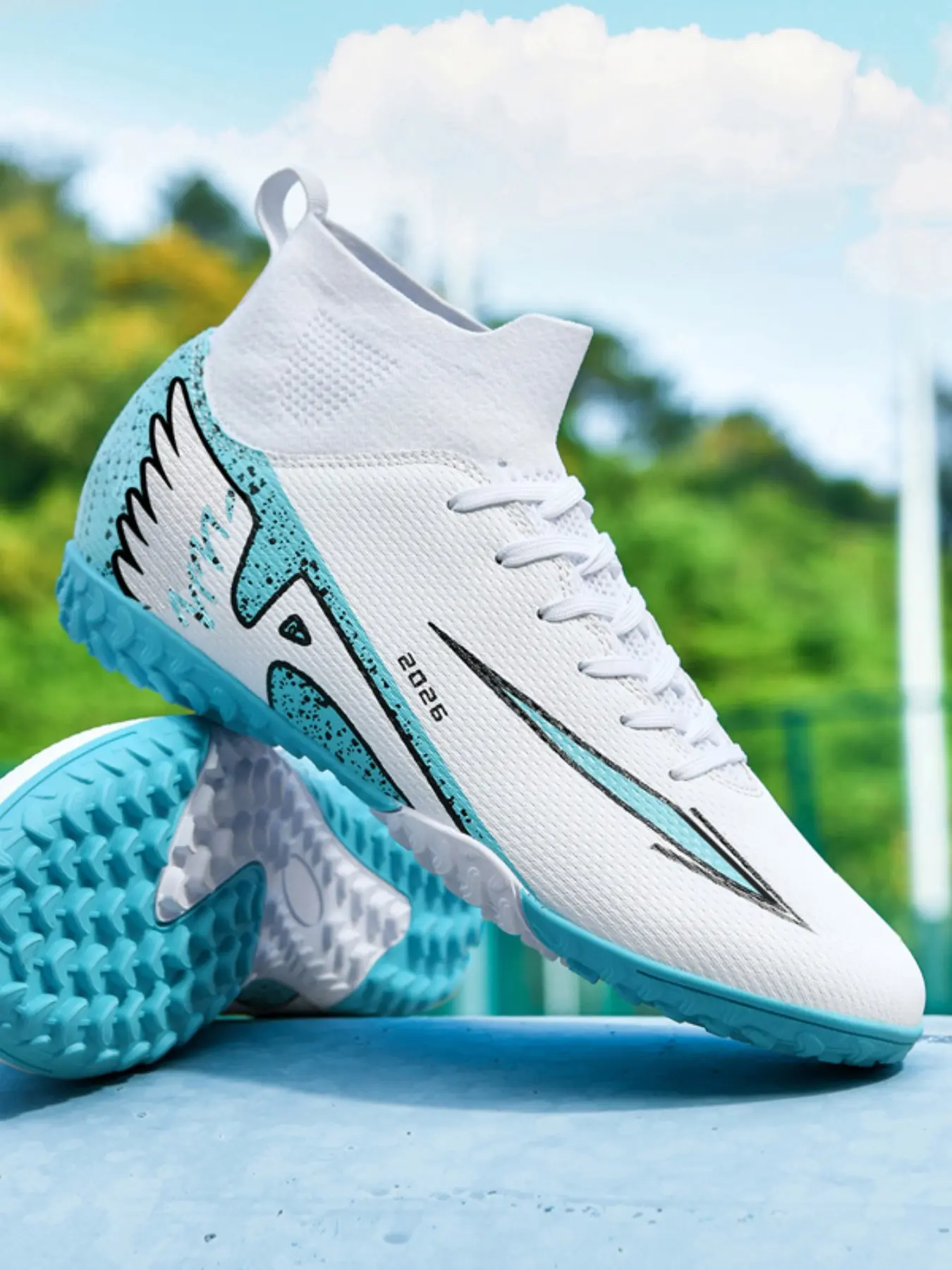 High-End Unisex Outdoor Football Cleats, Anti-Slip Durable Design, TF Nails, Lightweight High Performance, Suitable for All Ages
