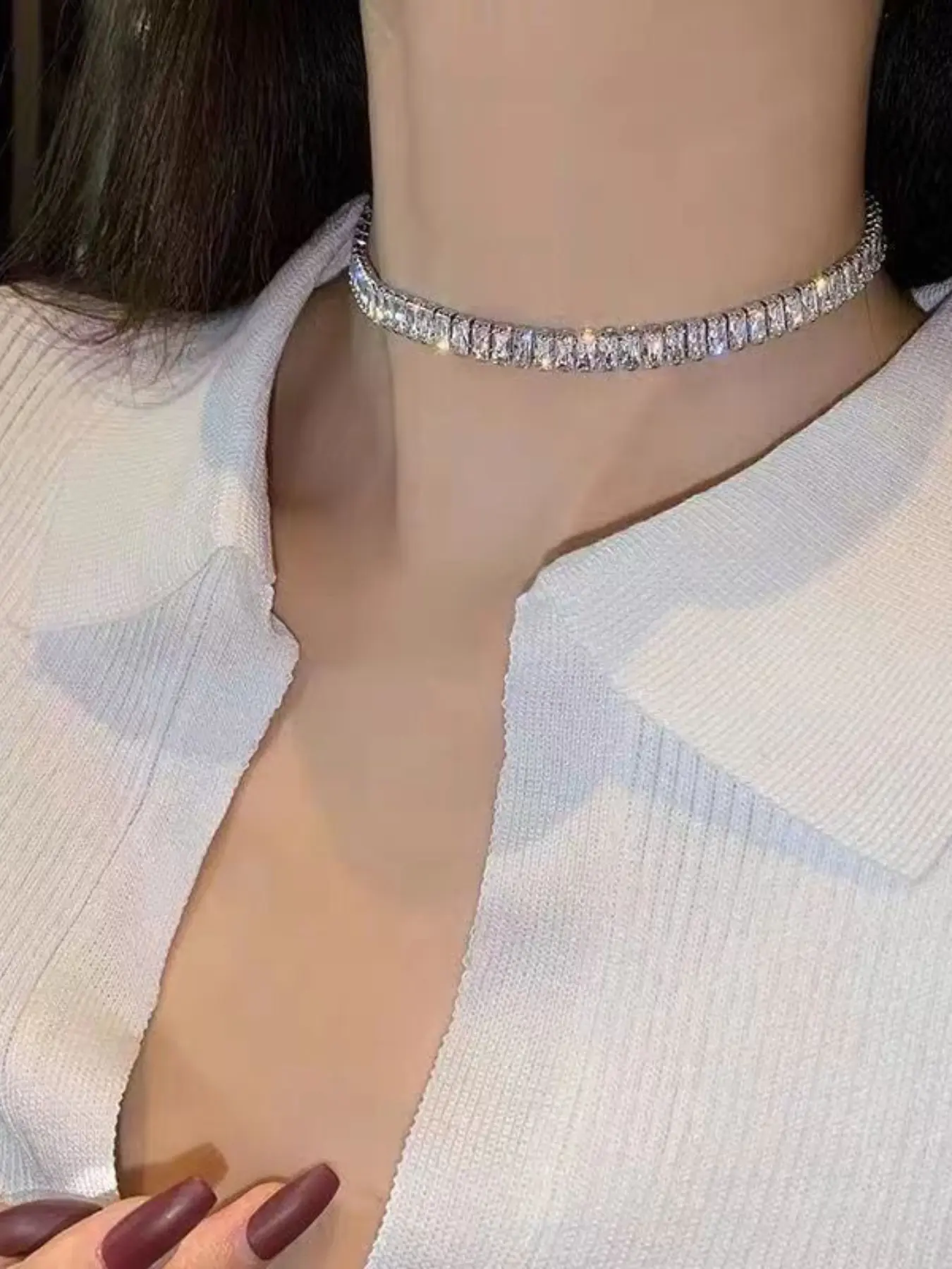 Elegant Minimalist Necklace, Luxurious Lightweight Design, Unique High-End Clavicle Chain, Versatile Luxury Neckpiece, Perfect for Any Occasion
