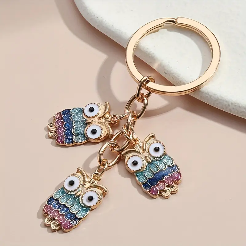 Colorful Owl Pendant Keychain with Pentagram Charm, Unisex Kawaii Accessories, Birthday Gift Ideas for Graduation, Metal Coating, Alloy, Animal Head Pendant Keychains, Commemorative, Animals, Cute Look, Wedding, Whimsical Keychain Toys
