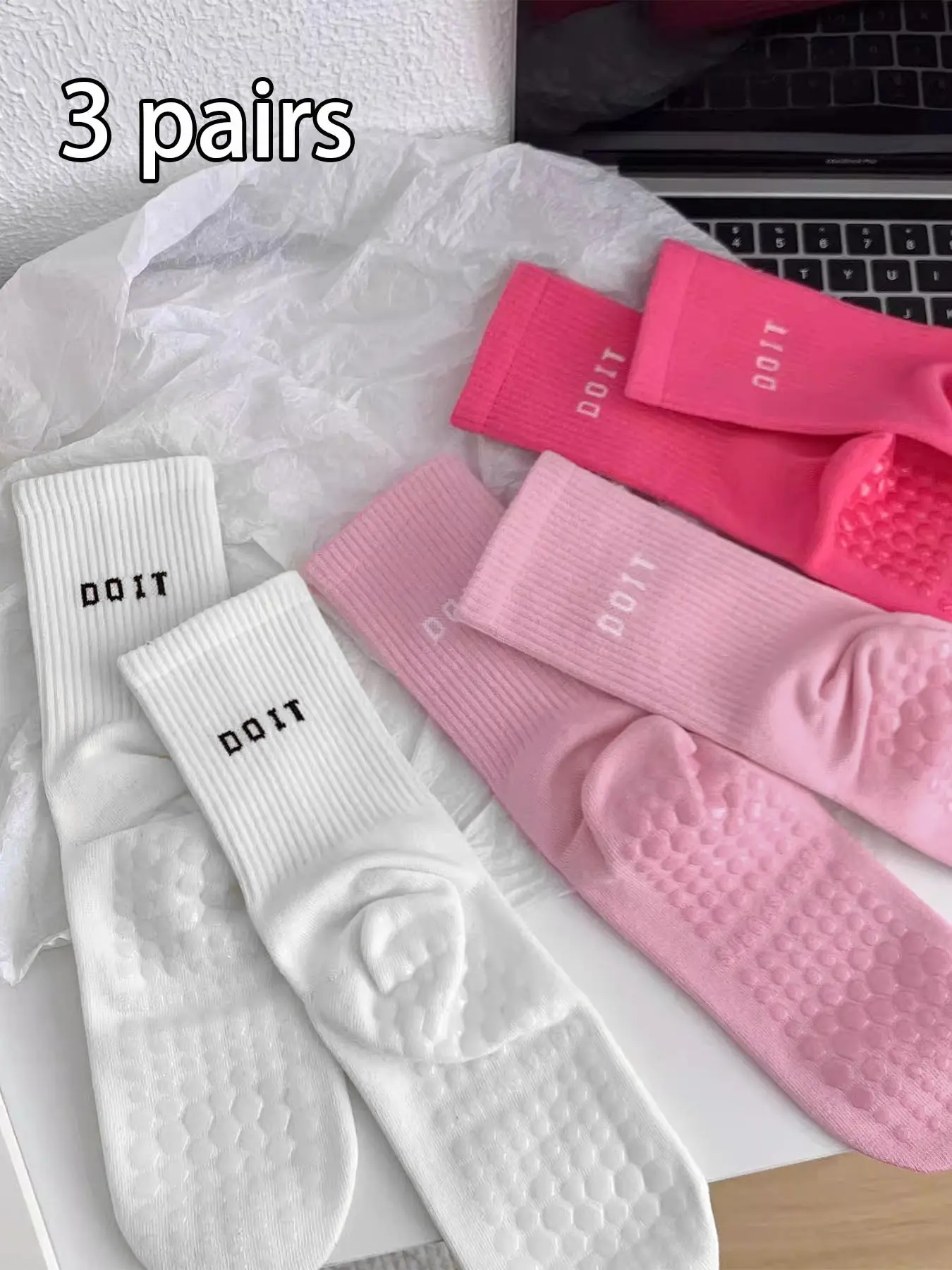 3 Pairs Simple Solid Yoga Socks, Fashionable Comfortable Breathable Non-Slip Letter Print Casual Workout Socks, Ideal for Women Daily Exercise and Gym Wear