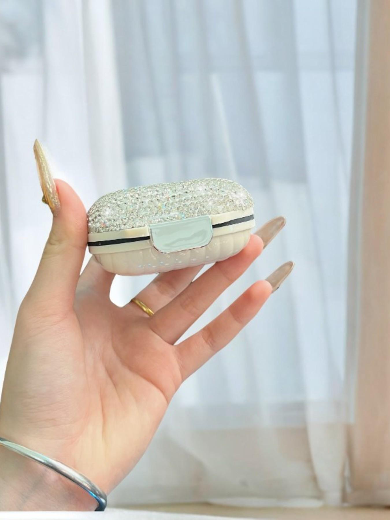 Luxury Diamond-Encrusted Portable Medicine Box, Week Travel Pill Organizer, Waterproof Mini Shell Storage Case, Starry Seven Days Secret Chamber