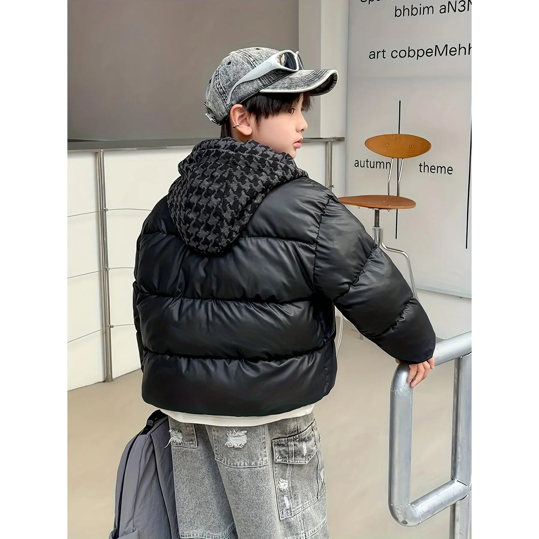 A New Winter Coat for Boys And Girls, Suitable for Older Children, Available in Stock. This Thick And Comfortable Hooded Plaid Jacket Is Perfect for Outdoor Activities in The Snow. It Features Super Warm Polyester Fiber Filling And Makes a Great Gif