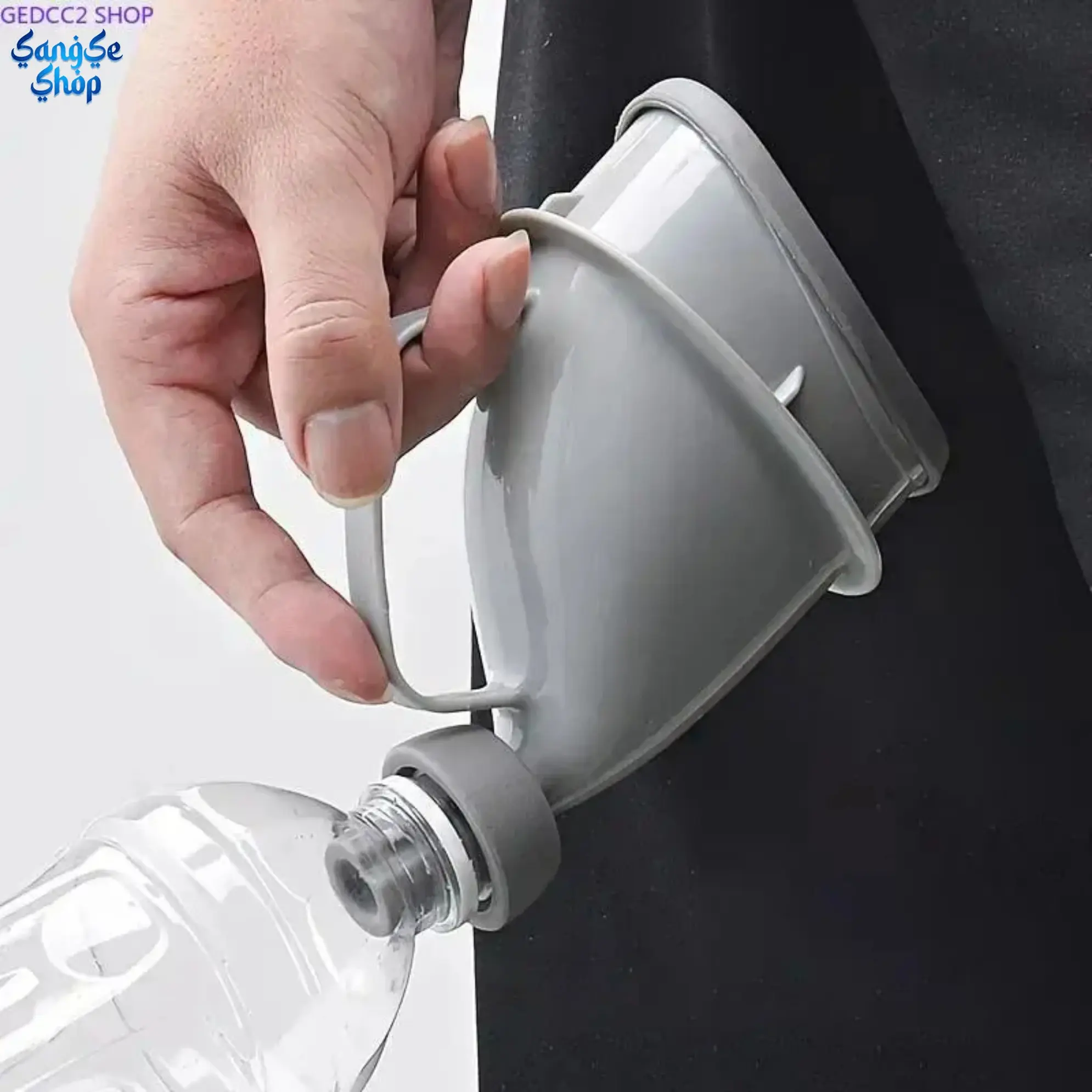 Plastic Portable Urine Bottle, Compact Emergency Urinal for Men & Women, Reusable and Leakproof Toilet for Car Travel & Camping, Compact Size