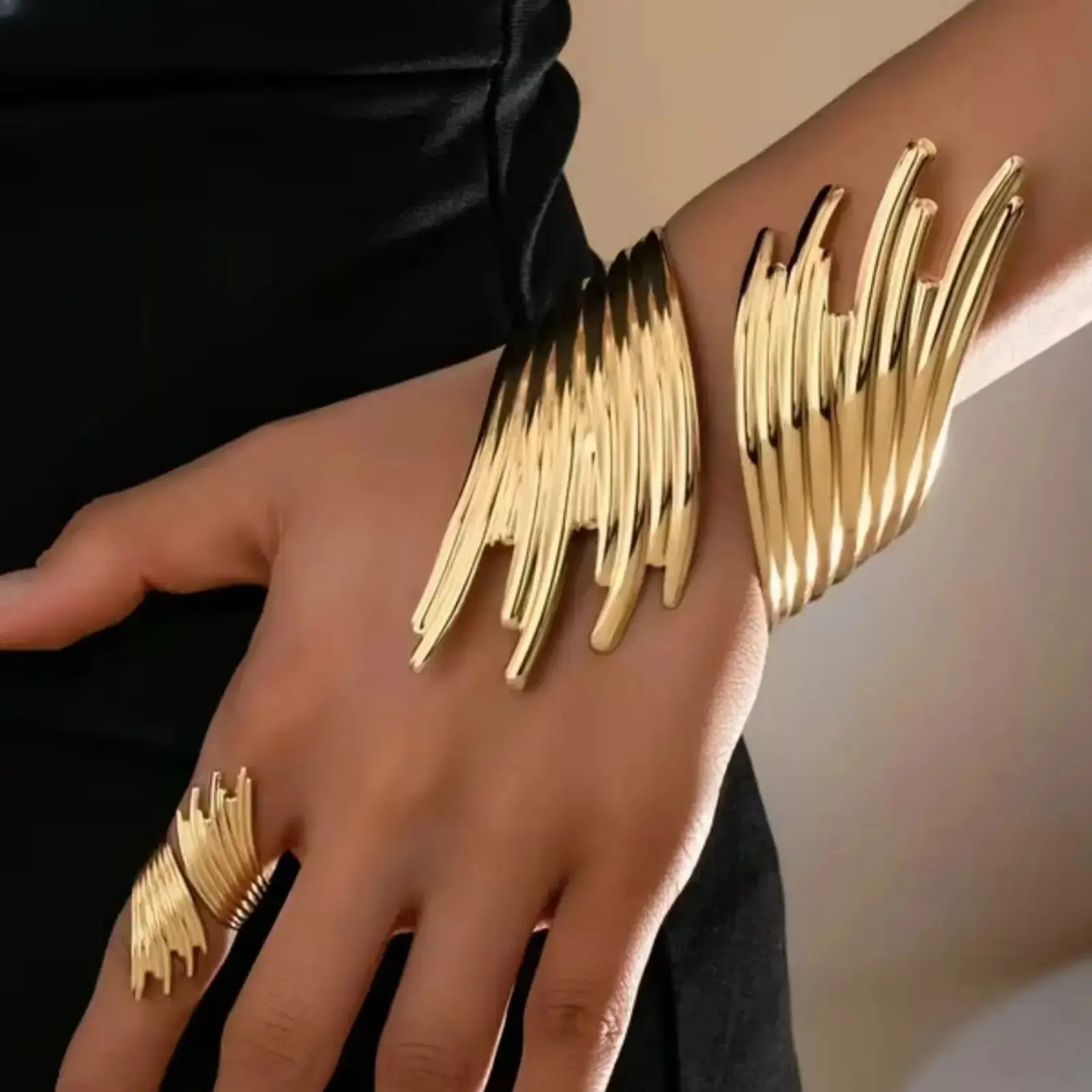 2 Pcs Euro American Textured Wing Jewelry Set for Women, Unique Bracelet And Ring Matching Accessory, Minimal Stylish Decor for Daily Wear, Party And Holiday Occasions