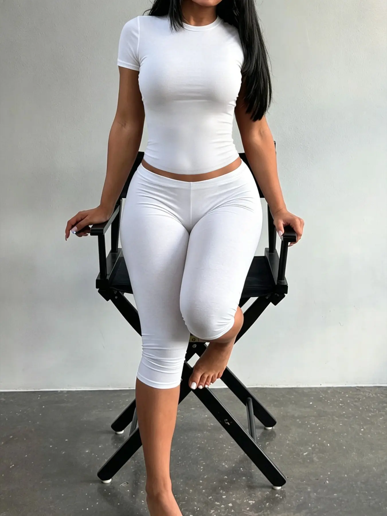 Lovelywholesale-Us Solid Color Classic Casual Basic Slim Short Sleeve Mid-Length Pants Set, Versatile Solid Color, Perfect for Summer, Fitted Tee Set