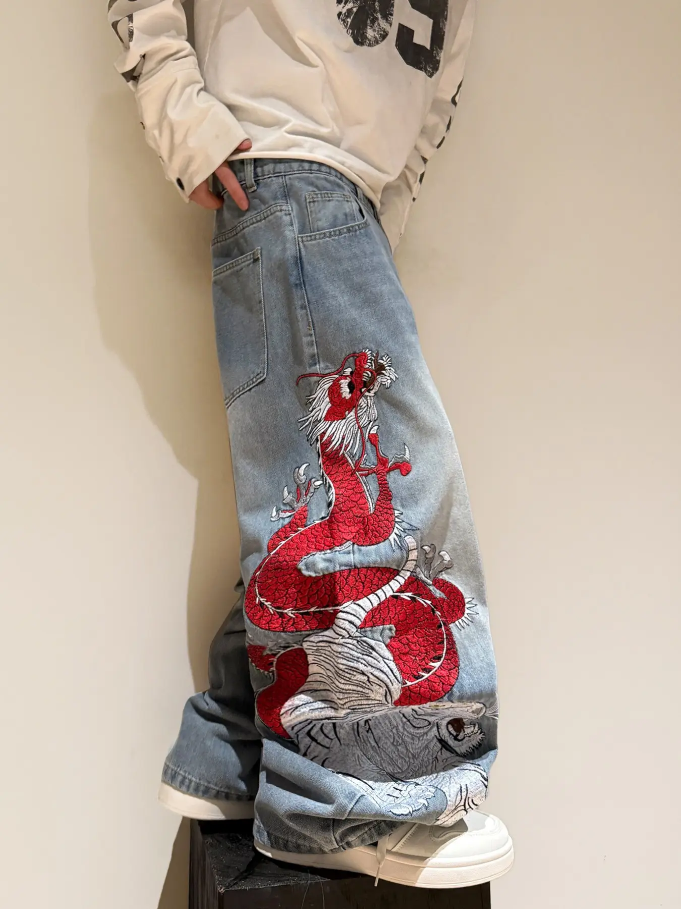 Men's Fashion Casual Denim Jeans, New Retro Washed Blue Dragon Tiger Embroidery Straight Leg Wide Leg Jeans, Y2K Streetwear Fashion Loose Long Pants