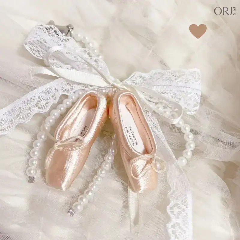 Women's Blush Pink Beaded Ballet Shoe Keychain - Elegant Pearl Bow Bag Charm Pendant, Lightweight Mobile Phone Lanyard, Casual Everyday Fashion Accessory for Sports Outfits,purse,titanium,alloy,,couple,,Christmas,Themed,Labubu,D,Handmade,Leather,carabiner