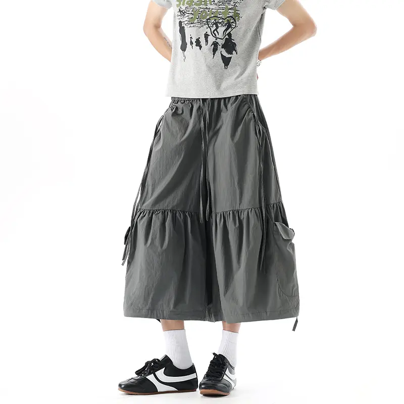 Men Drawstring Elastic Waist Spliced Ruffle Cargo Cropped Wide Leg Pants, Side 3D Cargo Pockets, Adjustable Drawstring Hem, Lightweight Quick-Dry Fabric, Cargo Bottoms for Daily Trips and Street Styling