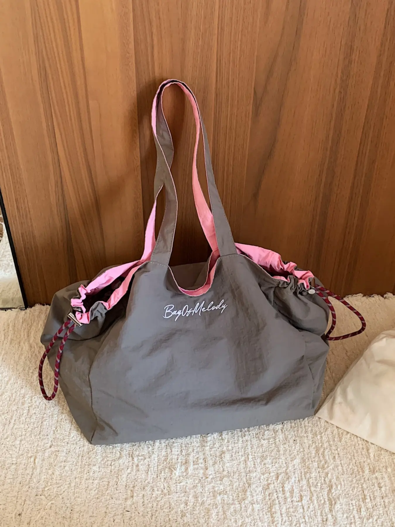 Fashionable large-capacity drawstring tote bag, two-color reversible design, soft and lightweight handbag, foldable for picnics, short trips, and daily commuting shoulder bag