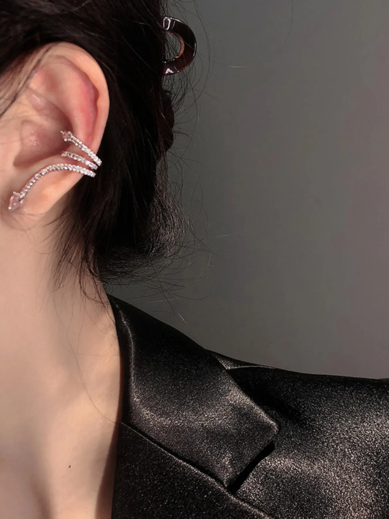 Fashion Snake Zircon Climbing Earrings, Perfect for Pierced Ears, Women's Fashion Accessories, Sexy Stud Earrings for All Seasons