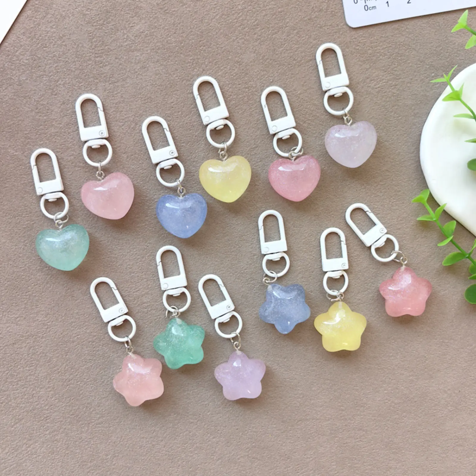 Mini-Sized Pink Heart Keychain, Unisex Trendy Resin Glitter Bag Charm for Daily Wear, Cute Accessory with a Dreamy Look for Backpacks, Mini Sized Products, Heart Shapes, Resin Charm