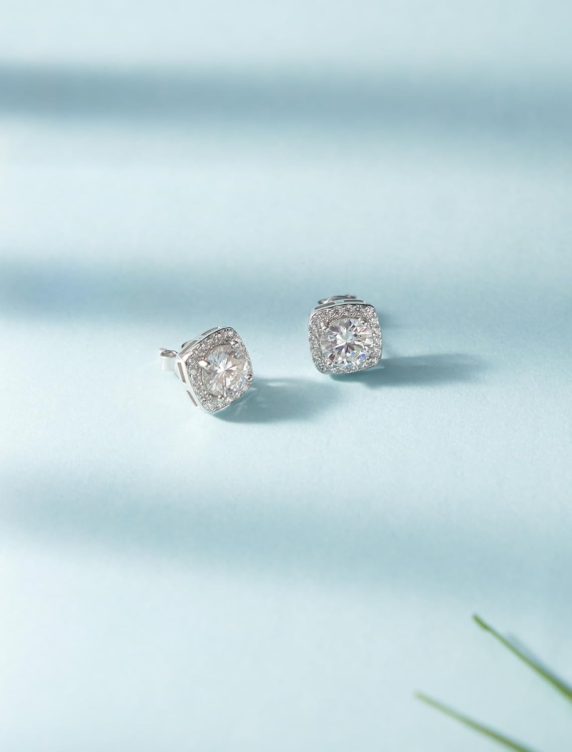 THE WELL KEPT Moissanite Stud Earrings, VVSI Quality D Color Round Cut, Lab Created 925 Sterling Silver with 18K White Gold Plated, Double Halo Design – Idea Gift for Women Men