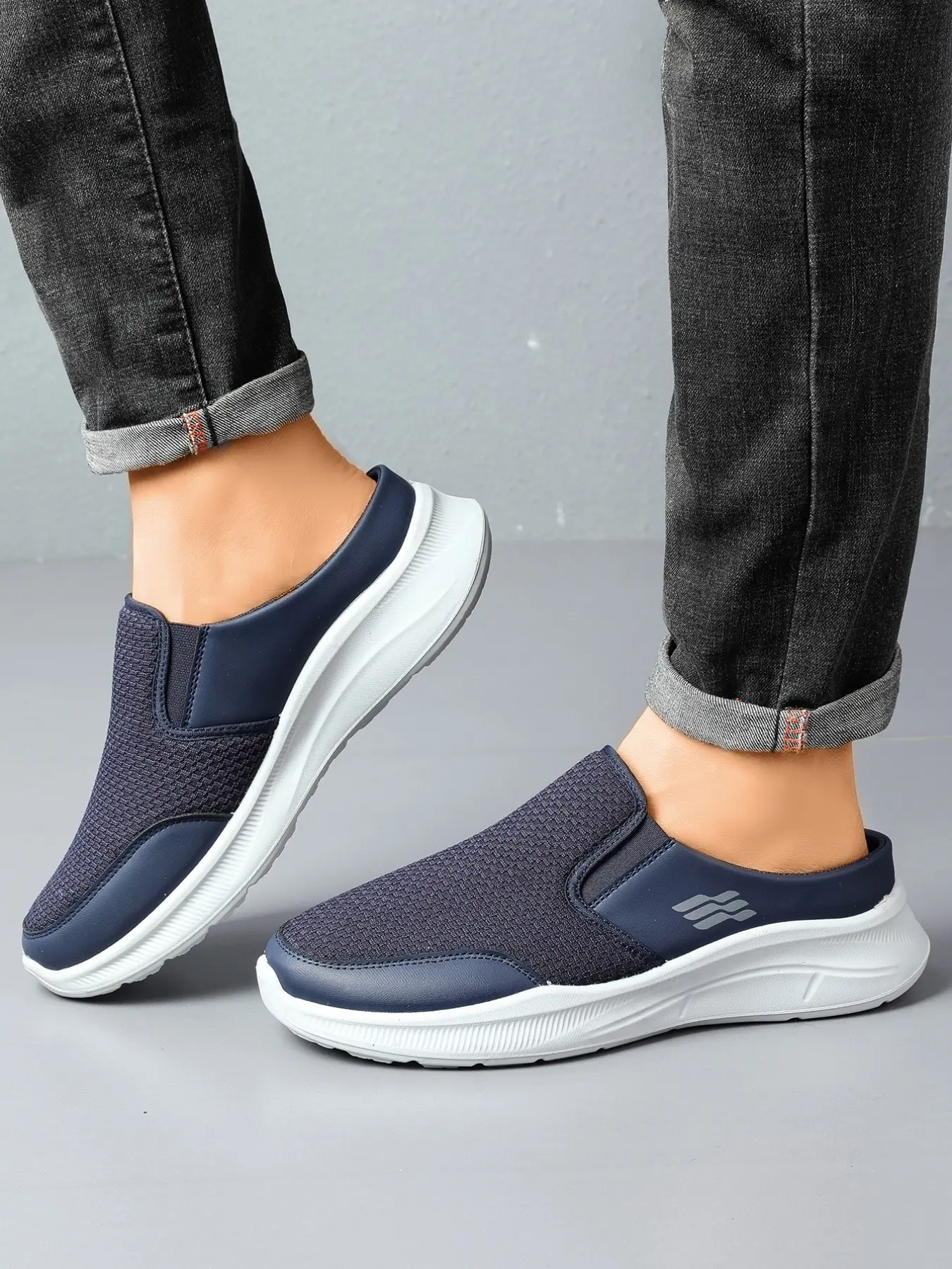 Men's Casual Sports Shoes, Retro Slip-On Leisure Shoes, Leather Patchwork and Knit Mesh Design, Breathable Comfort for Vacation