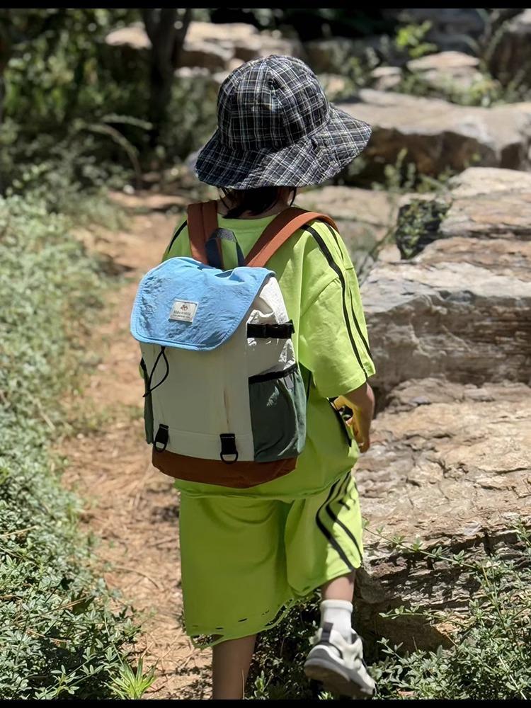 New Korean-style trendy and cool large-capacity children's backpack for travel, outdoor hiking, and kindergarten use for boys and girls