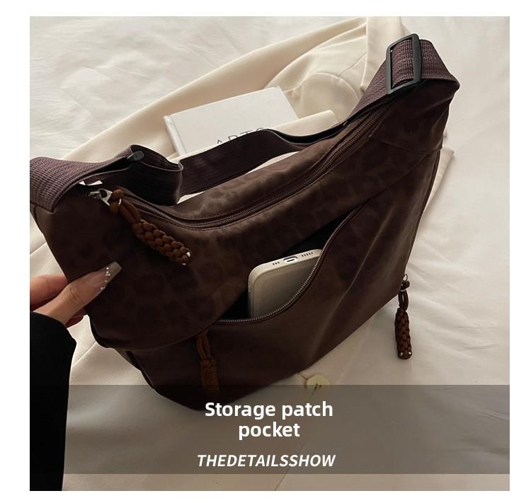 Fashion Leopard Print Crossbody Bag New Chain Fashionable and Versatile Shoulder Bag for Women Casual and Simple Commuting Bag