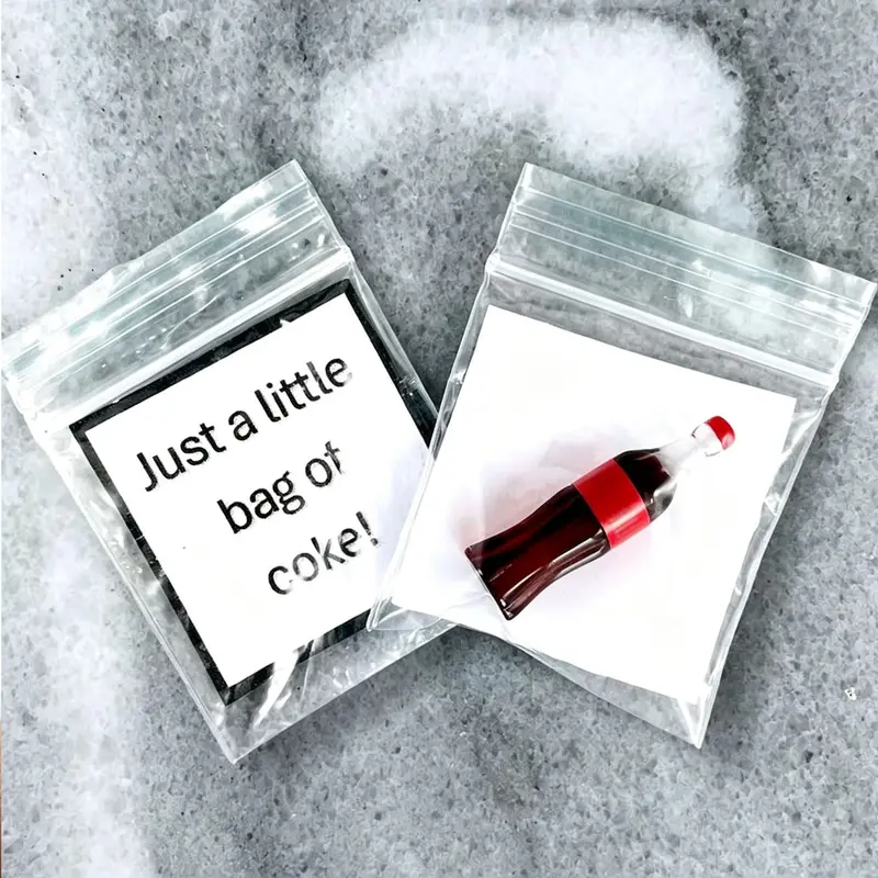 5/10pcs/20pcs Humorous And Witty Prank Novelty Funny Birthday Gift—A Little Bag Of Coke, Can Be Used For Stocking Stuffers, Christmas Stocking Fillers, Bachelor Party Gifts, Holiday Gifts, Fake Drug Gifts, Secret Santa Gifts, Prank Gifts For Boyfriends