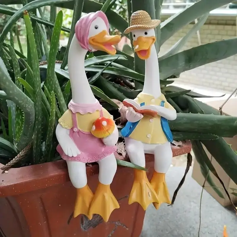 Hand-Painted Resin Duck Couple Figurines, Decorative Collectible Art, Home Decoration, Indoor & Outdoor Use, No Electricity Required
