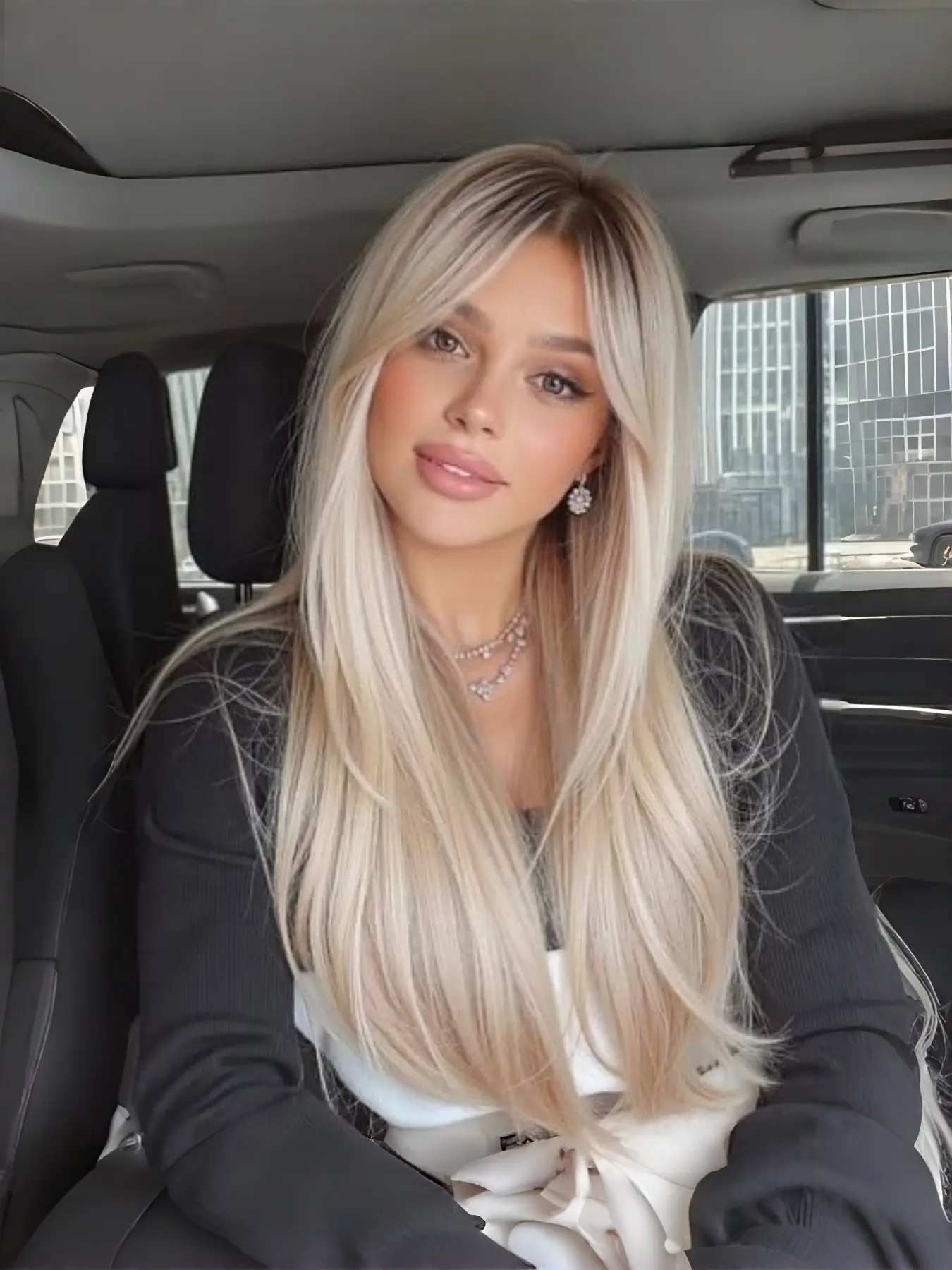 24-Inch Gradient Light Gold Long Straight Wig with Curtain Bangs Made of Heat-Resistant Fibers, Natural and Realistic,Perfect For Daily Use And Casual Parties, Synthetic Fiber Wig