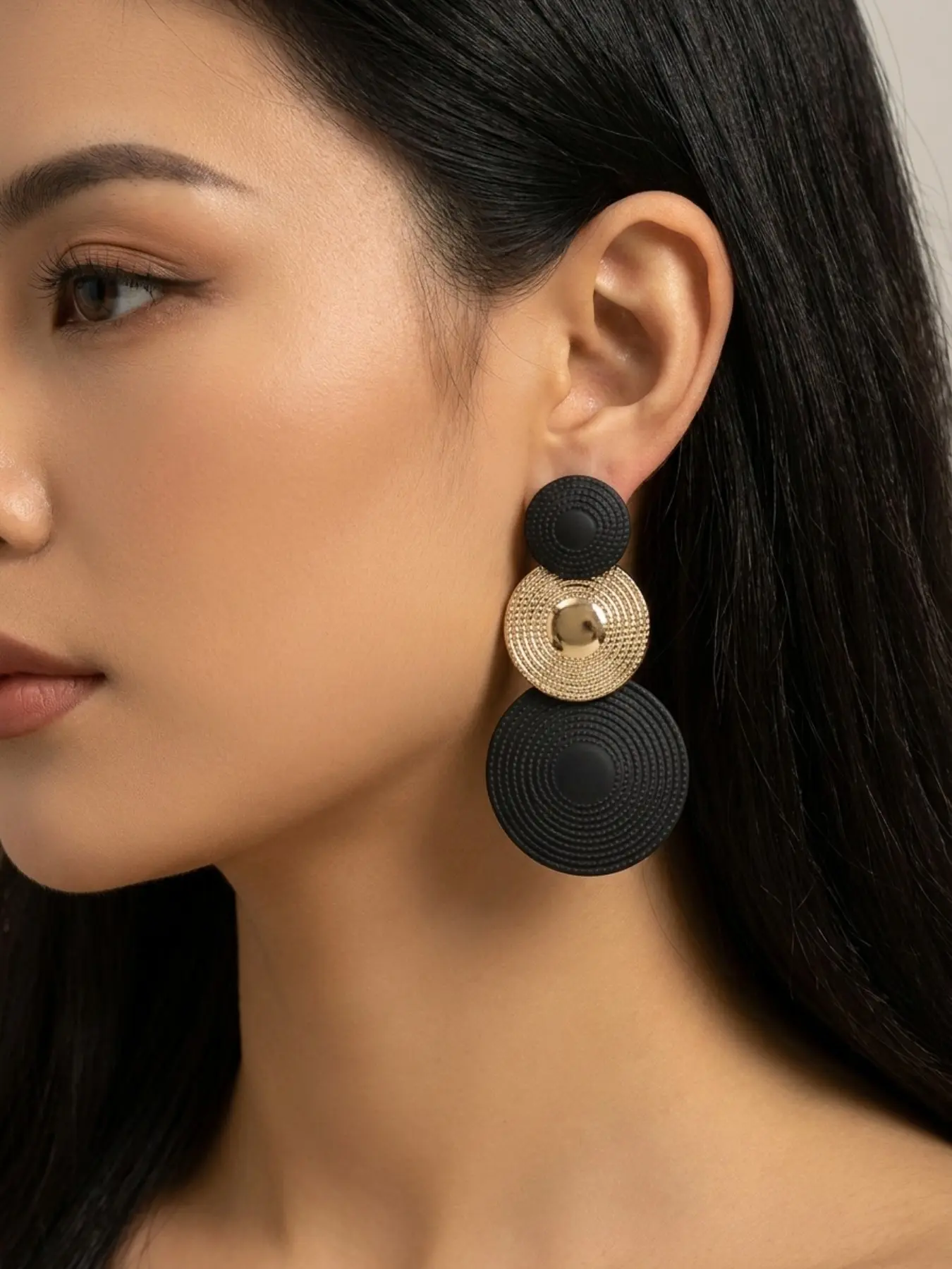Three-Tone Layered Disc Earrings, Vintage Boho Style, Gradient Size Design, Textured Finish, Accents, Perfect for Summer