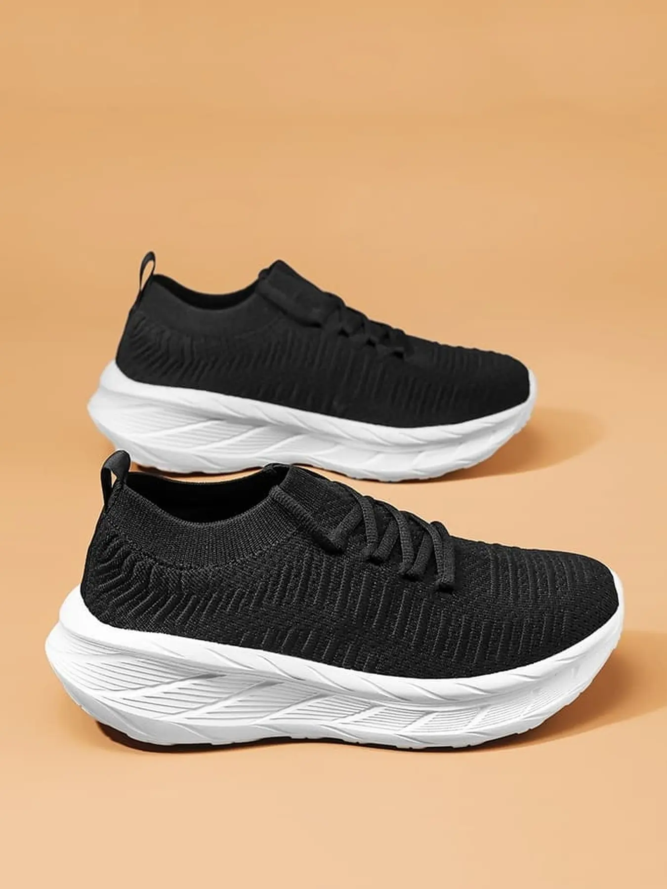 Unisex cushioned running sneakers integrated flyknit high bounce sole ideal for daily jogging trips Sporty running shoes