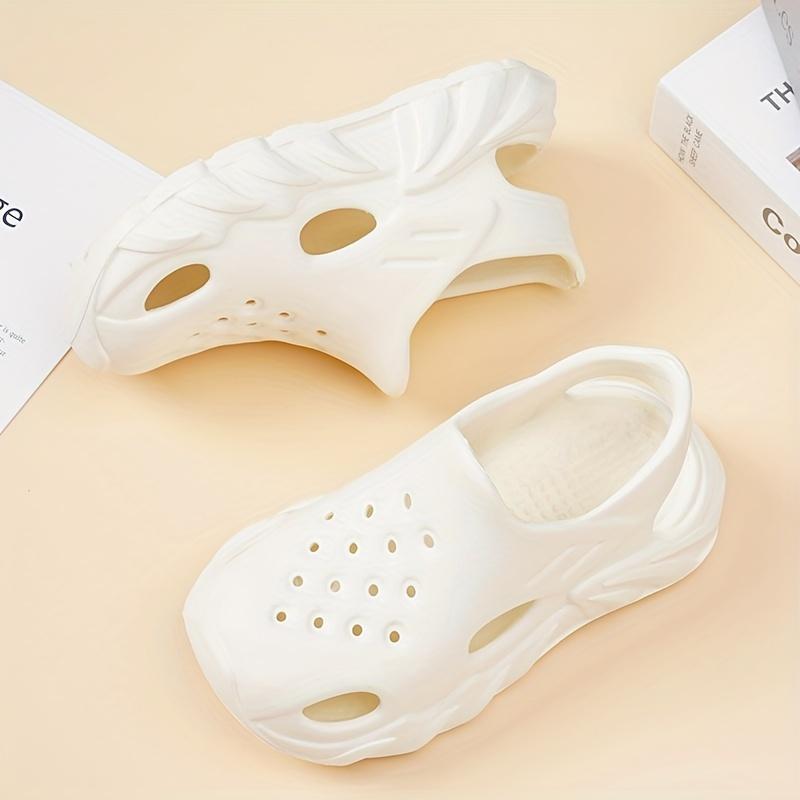 New summer breathable soft-soled boys' outdoor casual sports shoes, slip-resistant and durable, suitable for older children as beach flip-flops