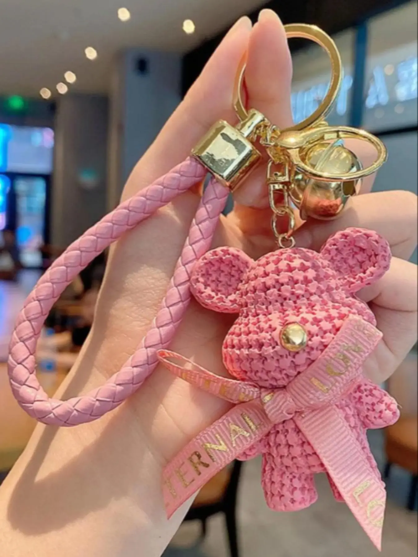 1pc Women's Creative Black Bear With Heart Shaped Keychain, Keychain Series, Cute Cartoon Car Keychain, Bag Pendant, Everyday Use Valentine's Day Car Accessories Bag Charm, Gifts For Mother
