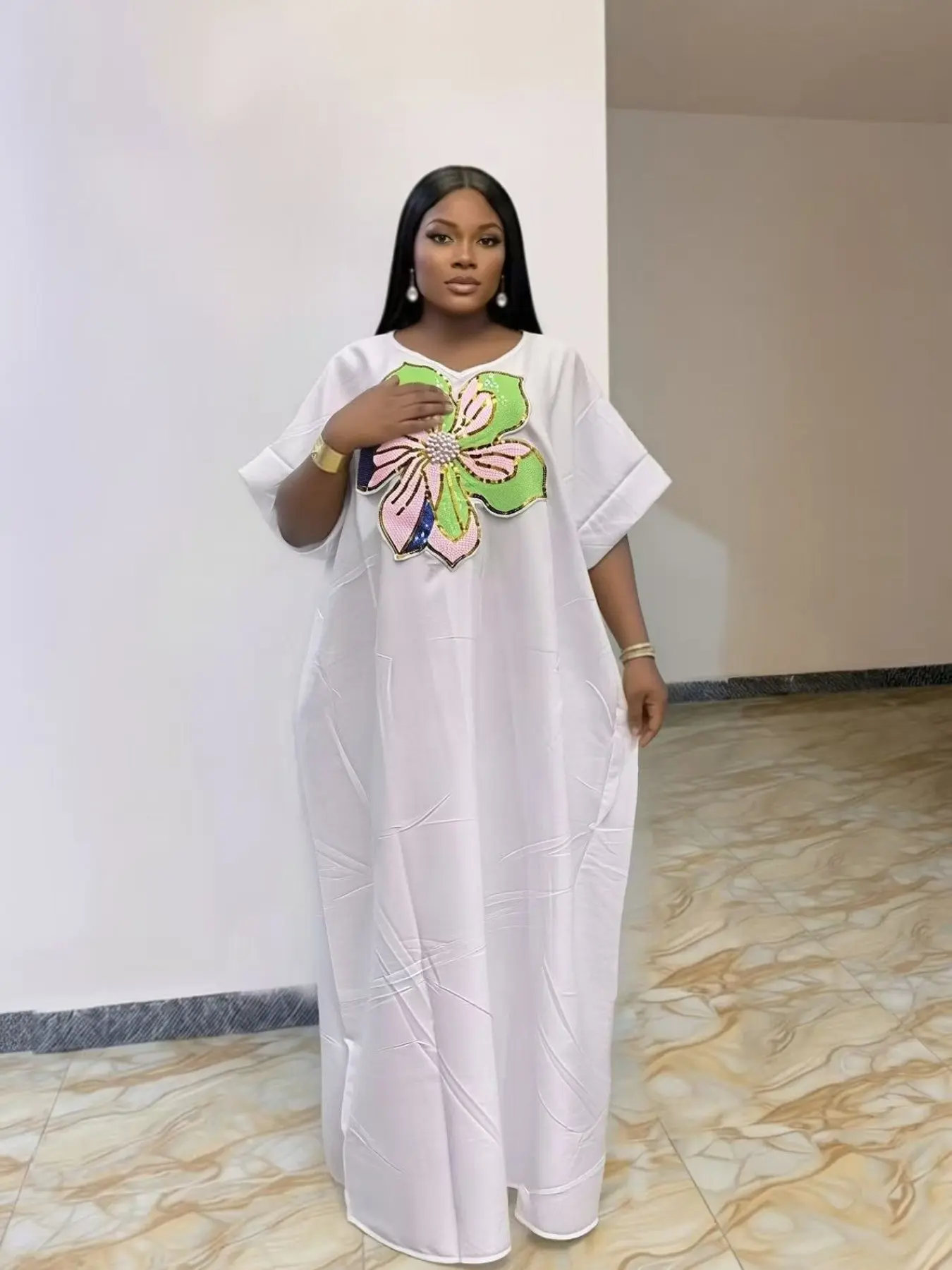Super temperament black plus size African robe Dress loose fit, concealing flesh and slimming, colorful floral print on the chest with exquisite brick decoration, simple yet luxurious, chic, easy to wear, comfortable to wear, suitable for daily outings