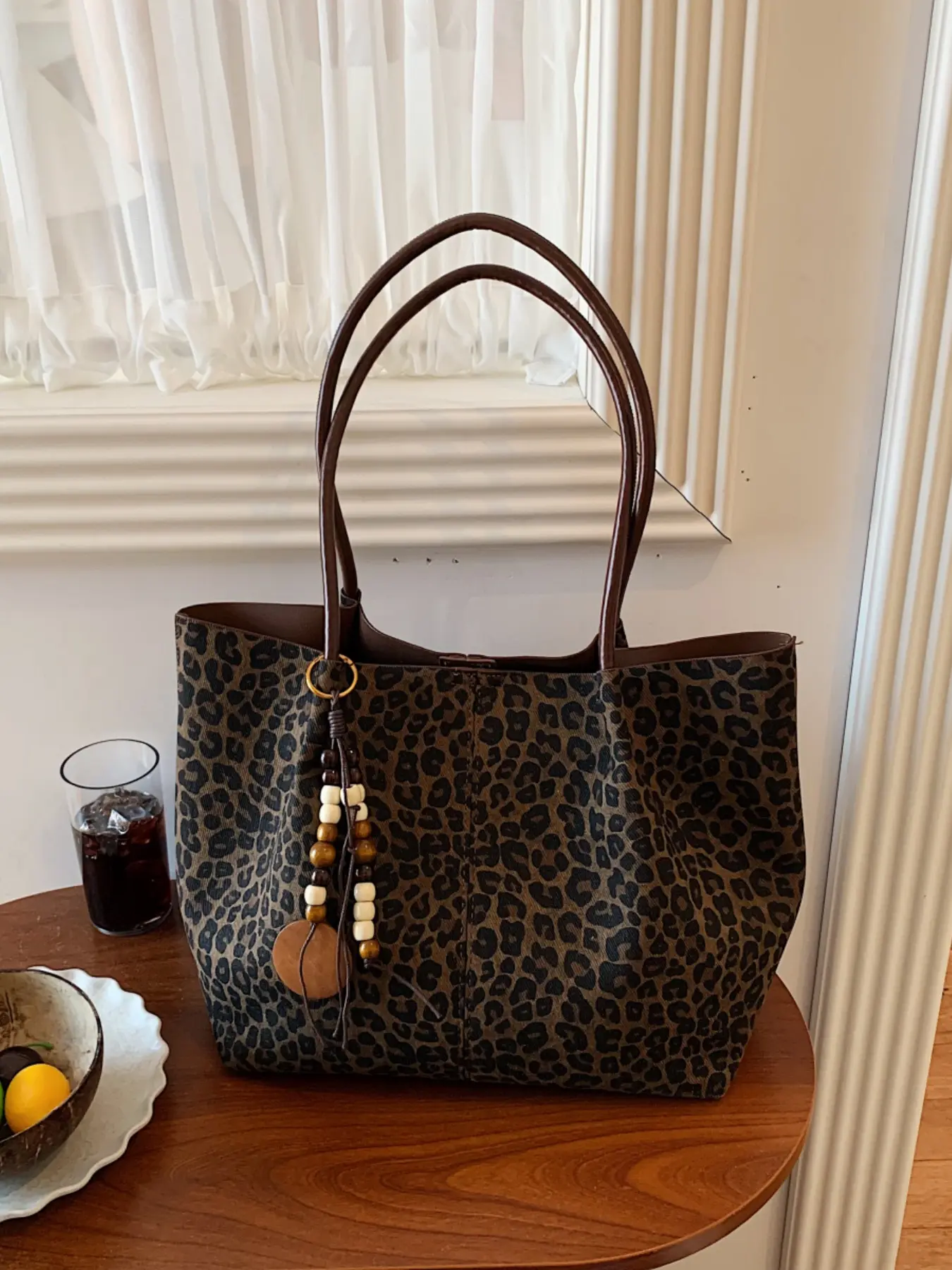 Retro leopard print large-capacity tote bag, comes with a matching small storage pouch, paired with wooden bead pendant and thin straps for daily commute shoulder/handbag.