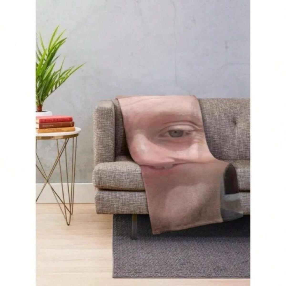 Daniel Larson Selfie Furry Blanket: Soft Warm, Perfect Gift For Family & Friends Heavyweight Quality Holiday Gift Idea Ultra Soft  Flannel Blanket - Couch Throw For Winter Warmth Luxury Plush Flannel Throw - Queen Size Bed Decoration