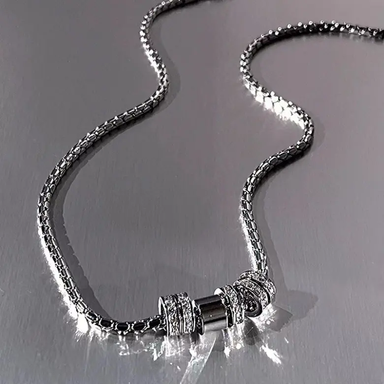 Titanium Steel Clavicle Necklace for Women & Men, Minimalist Round Pendant with Inlaid Stones, Circle Chain Accessories for Casual Wear, Chains, Accessories For Women, Necklaces For Women