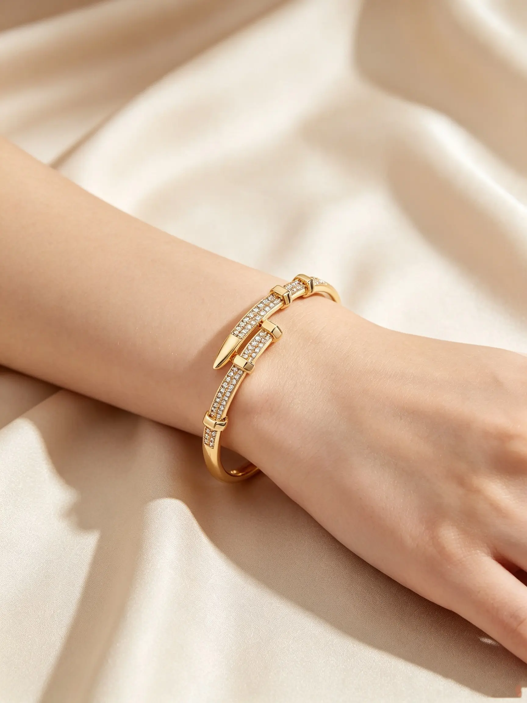 1pc Nail Bracelet, Unique High-End Design, Zircon-Studded, Daily Wear Women's Wristband, Jewelry Bracelet, Fashion Accessory, Open Closure