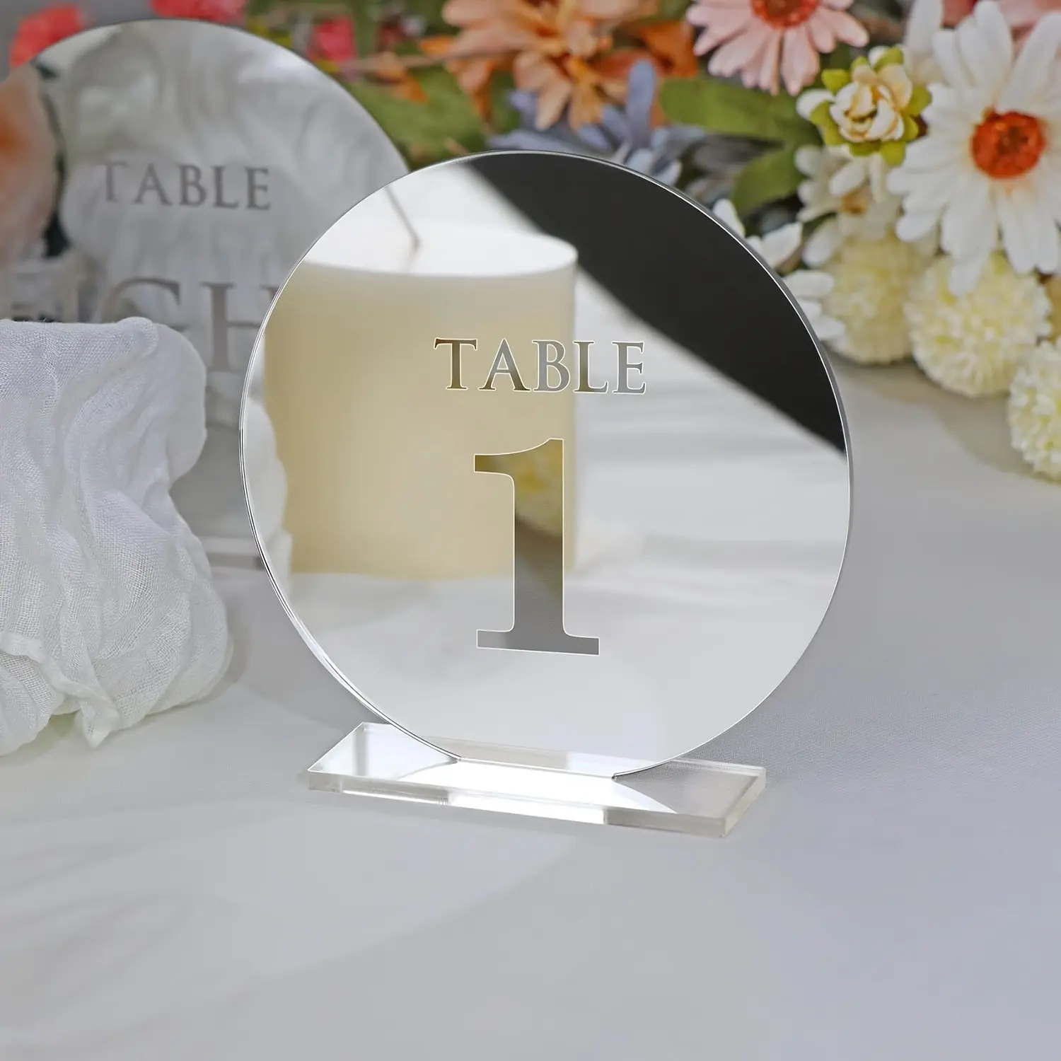 Round Acrylic Wedding Table Numbers 1-25 with Stand, Round Mirror-Finish Silvery Tabletop Number Signs and Stand, Suitable for Wedding Banquets, Parties, Events, Centerpieces