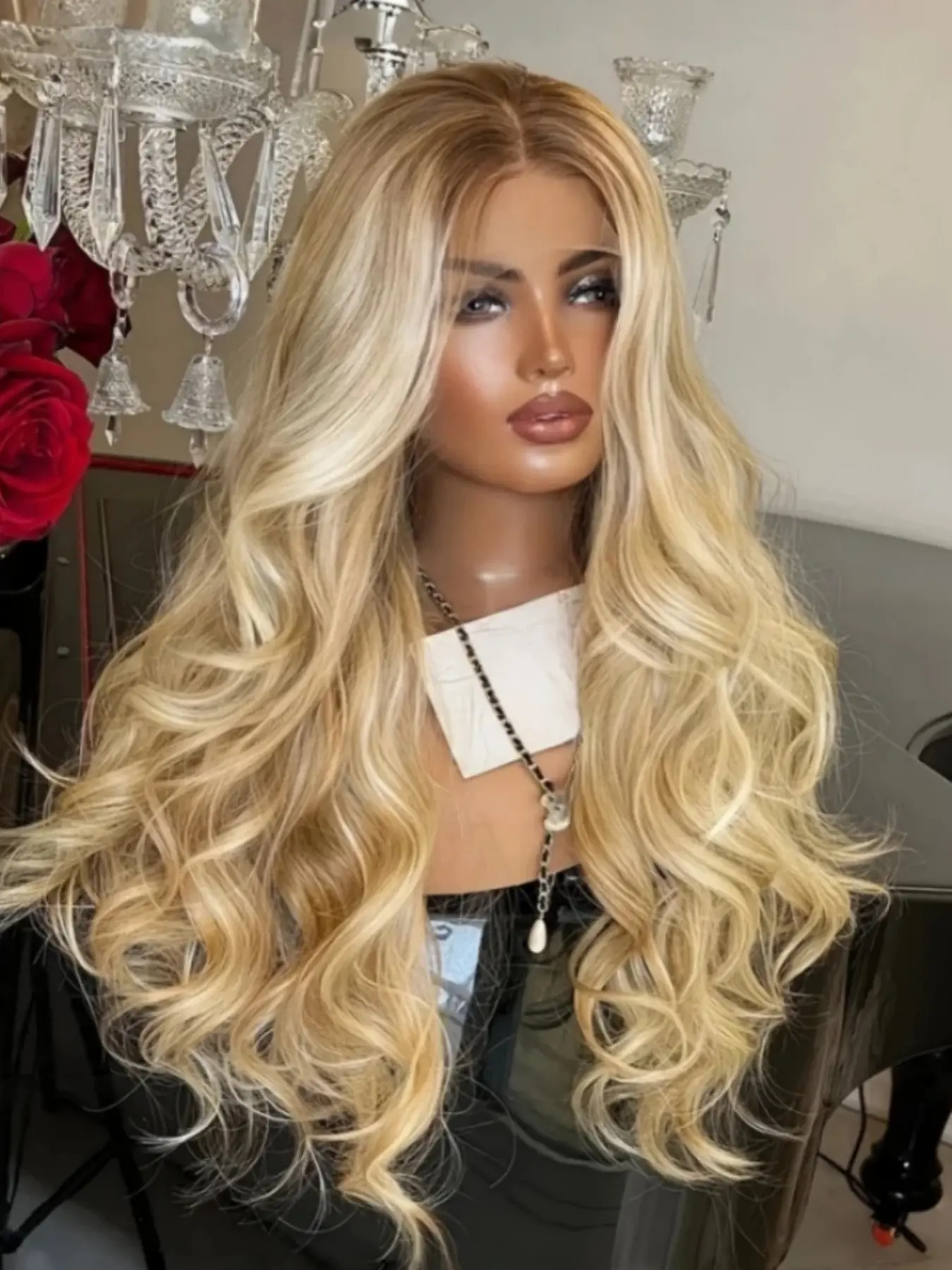 13x4 Front Lace Women's Wig, 14 Inch Glitter Big Curl Style, 150 Density High-Quality Human Hair, Soft and Smooth