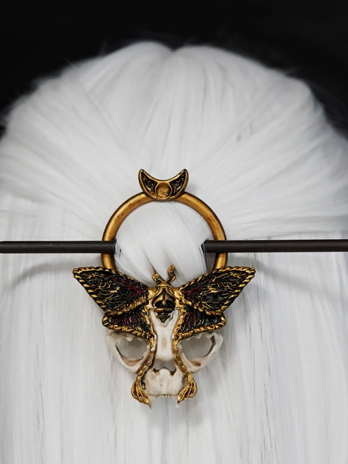 Vintage Resin Moon Ring Death Moth Skull Hairpin, Gothic Witch Halloween Hair Accessory, Retro Animal Design, Festival Gift for Women