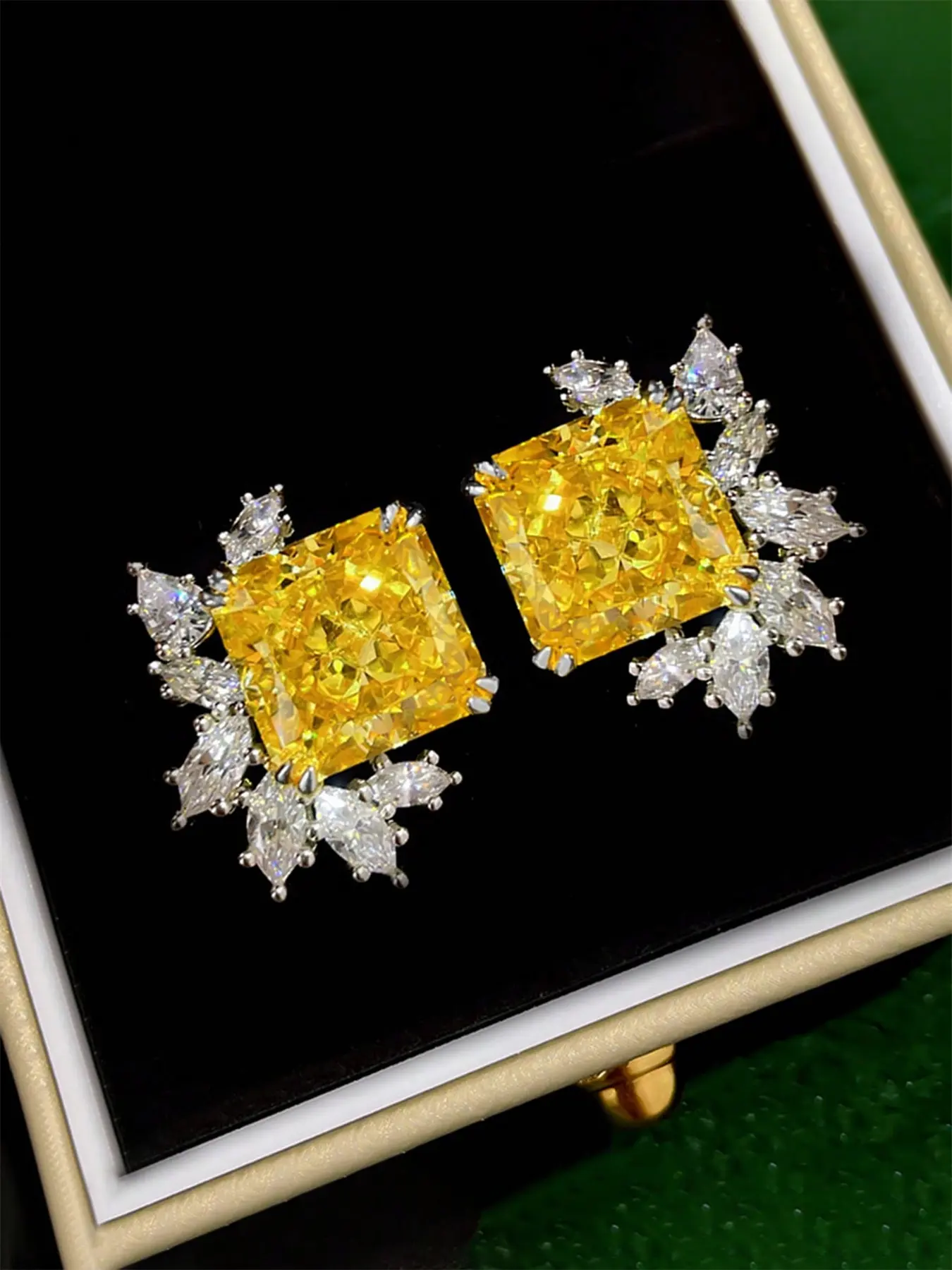 1 Pair Luxury Yellow Cubic Zirconia Stud Earrings For Women For Wedding Engagement Anniversary Party Jewelry Valentine's Day Gift