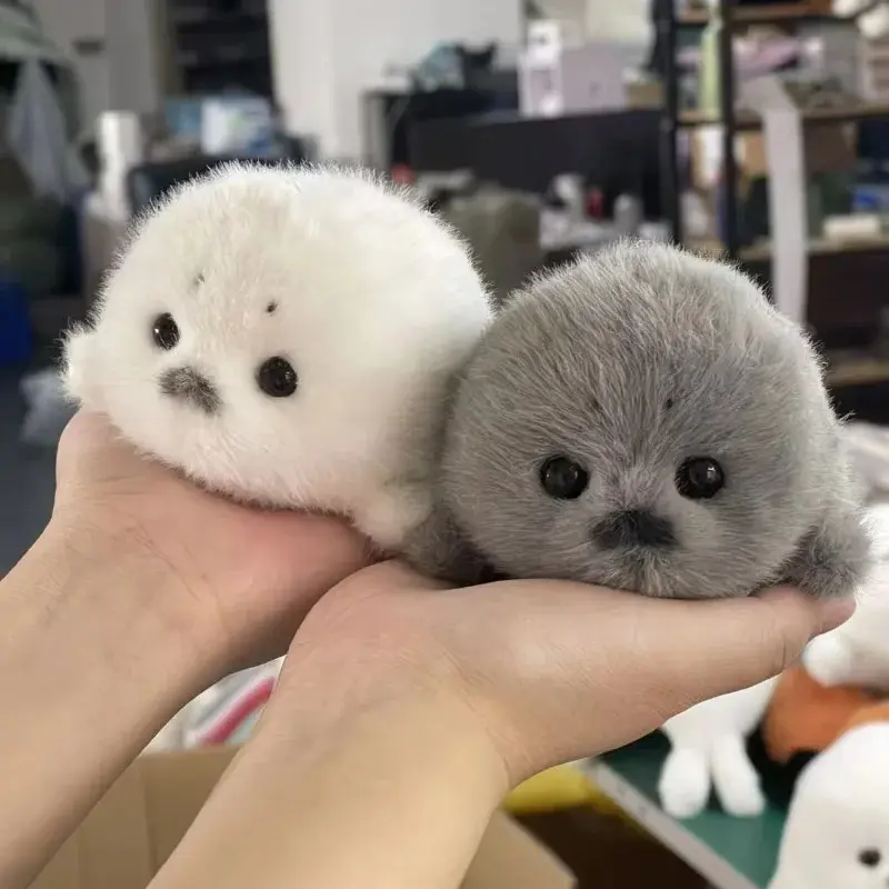 12cm (4.7 inches) Cute Plush Seal Toy Keychain - Expertly Crafted, Fuzzy Keychain, Gentle Grey Snout Grey & White Marine Animal Pendant, Unisex Car Accessory Decor for Marine Lovers