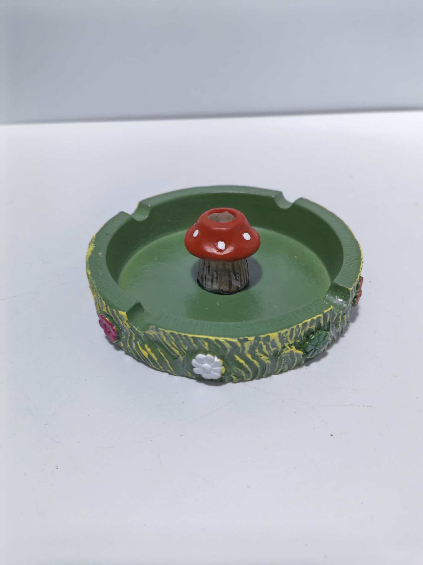 Embercraft Cute Resin Mushroom Ashtray Round Decorative Ash Tray with Cigarette Extinguisher Aesthetic Home Decor for Bedroom Living Room Office Cool Funny Personality Smoking Accessories