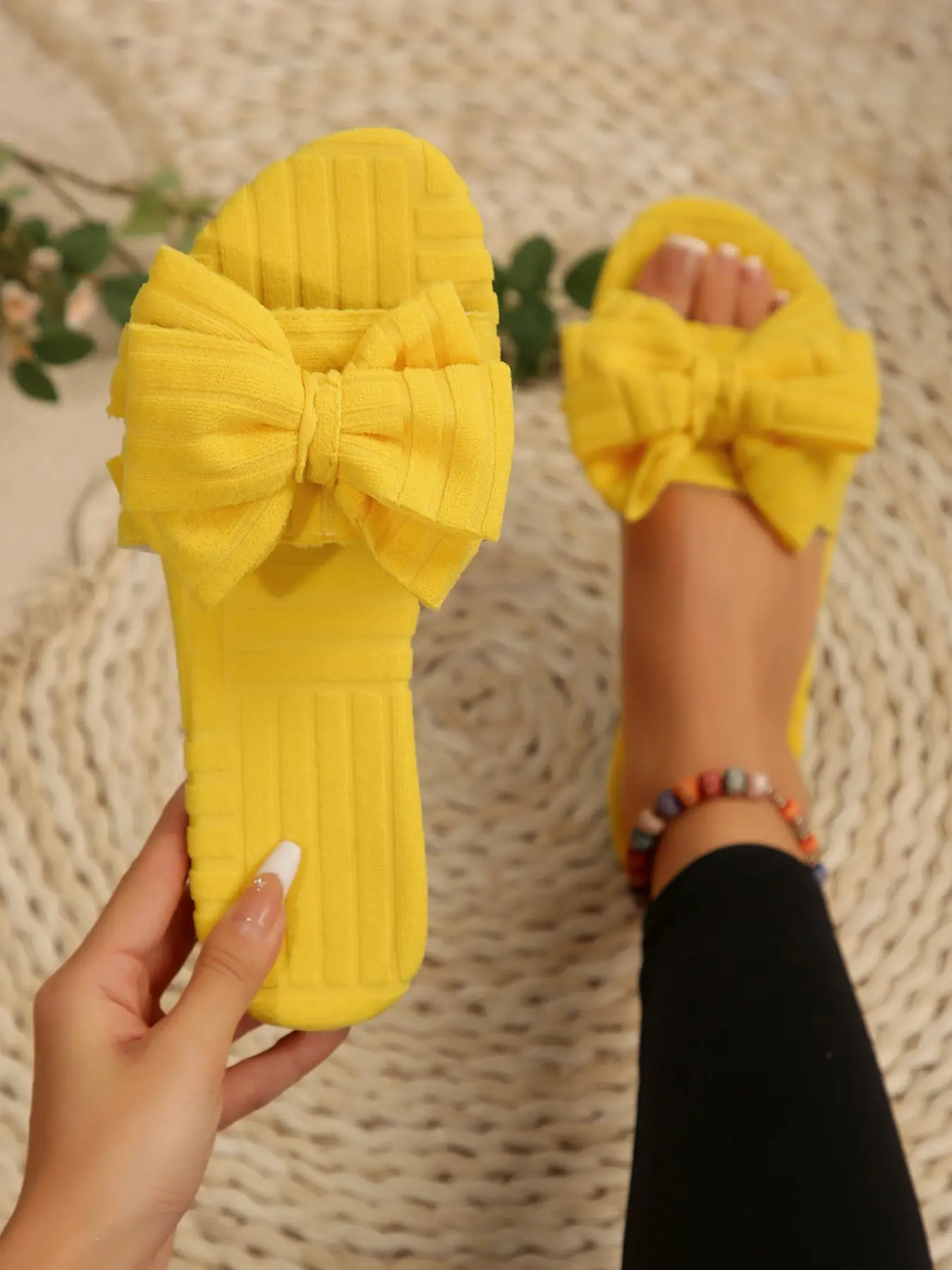 Round Toe High-Quality Bow Tie Sandals, Open-Toe Flat Slippers, Versatile Home and Outdoor Shoes, Fashionable Textile and Rubber Material