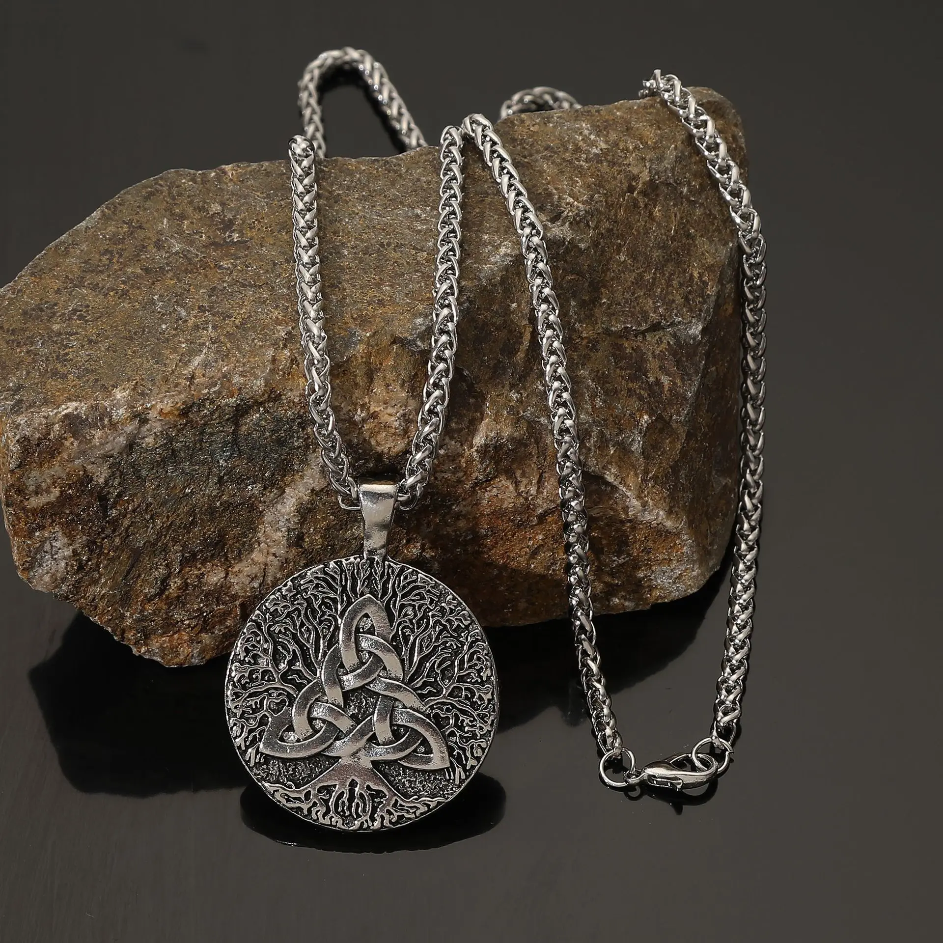 Viking Tree of Life Pendant Necklace Celtic Knot Round Medallion Stainless Steel Link Chain Choker Mystical Amulet For Men Women Gothic Nordic Pagan Ritual Daily Casual Fashion Jewelry