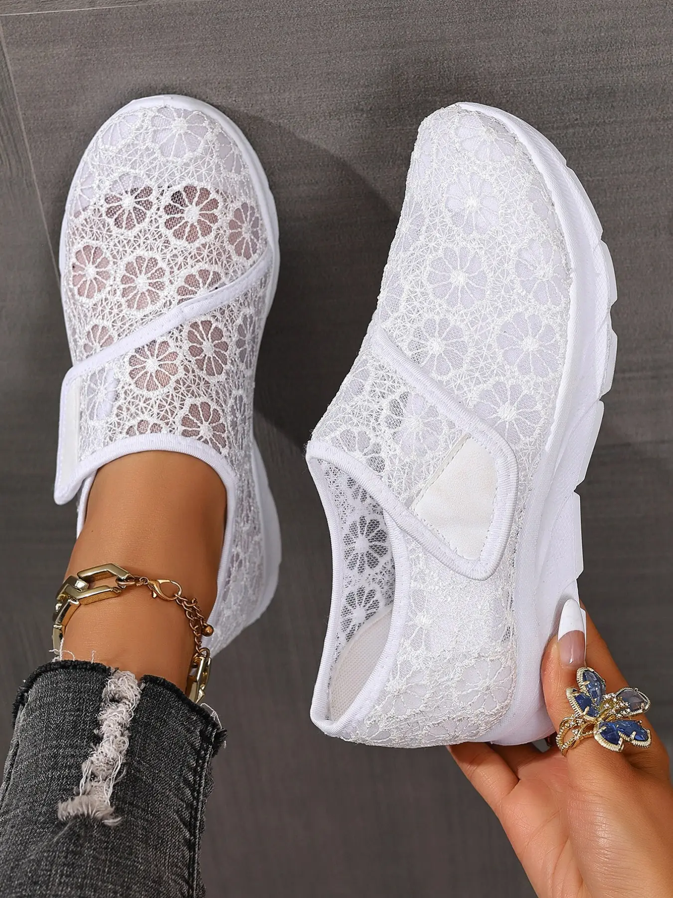 Women's Spring Summer New Round Toe Low Top Floral Lace Cutout Slip-On Casual Shoes, Fashion Comfortable Daily Wear Outdoor Activity Sandals, Casual Flat Footwear