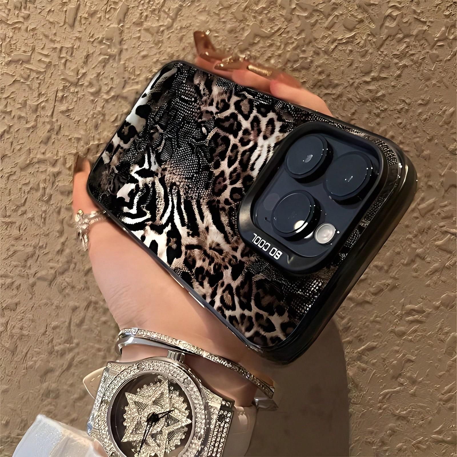 Leopard and snake pattern splicing phone case, this product is a 2D image, compatible with iPhone 17/16/15/14/13/12/11 Pro Max/X/XS/Xs Max/XR/16E/7P/8P, making it a perfect Christmas gift for friends, family, or for personal use.